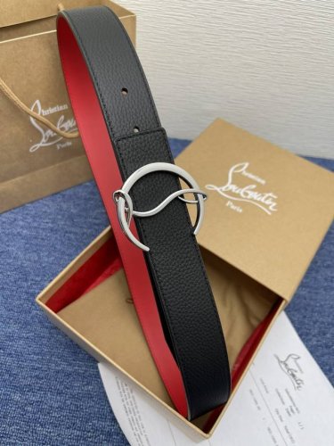 3.8宽Christian 、Louboutin 男士Ricky标志性徽标搭扣黑色腰带红色底，双面牛皮。