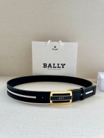 特 Bally巴利 专柜同款 宽3.4Cm 这款选用面皮搭布条 反面进口牛皮精制而成 正面金属搭扣，简约百搭 可调式长度可轻松匹配完美尺寸