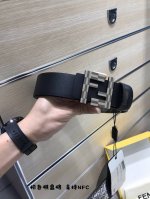 特P200 配送专柜包装 打孔针 新款 Fd 宽38 Mm 支持Nfc 芯片扫描，标志造型皮带，原版棋盘格枪色F铆钉扣，进口原版 黑色小牛皮配原版老花制成，镀金