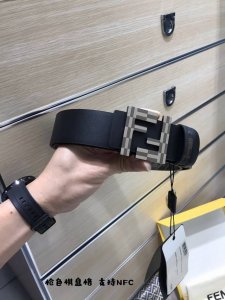 特P200 配送专柜包装 打孔针 新款 Fd 宽38 Mm 支持Nfc 芯片扫描，标志造型皮带，原版棋盘格枪色F铆钉扣，进口原版 黑色小牛皮配原版老花制成，镀金