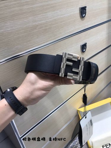 特P200 配送专柜包装 打孔针 新款 Fd 宽38 Mm 支持Nfc 芯片扫描，标志造型皮带，原版棋盘格枪色F铆钉扣，进口原版 黑色小牛皮配原版老花制成，镀金