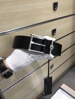 范思哲、专柜同款、实拍专柜官网，尺寸:宽35Mm，原版立体人头针扣 ，极富设计美感 ，双面采用进口原版小牛皮，配制五金戒指，彰显个性，清晰美观，皮质软，手感舒适