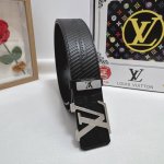 品名：Lv..路易..威登 材质：原单牛皮腰带 百分百头层牛皮腰带保证真皮，24K纯钢扣，专柜原单品质、做工精细，时尚大牌，送人自用首选 包装： 请认准如图专柜