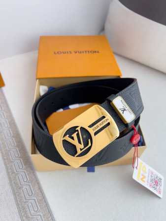 品名： Lv..路易..威登腰带皮带原单 型号：挂扣，经典纯钢材质挂扣，头层牛皮，图片实物拍摄 材料：头层牛皮，挂扣系列，纯钢材质扣头，钯镀电镀工艺永不掉色。原 - 点击图像关闭