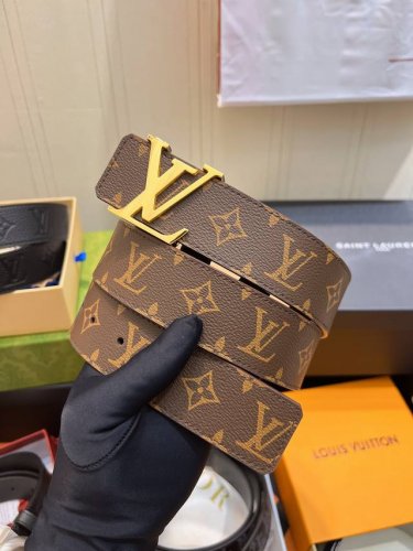 特 P150 Louls Vuitton 路易威登 男士腰带 带身采用进口面料 配牛皮平纹底 搭配字母扣 宽4.0Cm