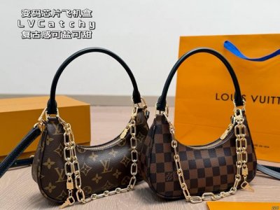 变码芯片飞机盒 Lv新款Catchy！！比Ivy容量大 超级喜欢！！看到实物真的感觉好萌一个 和Ivy大小差不多，比Ivy容量大！ 可以腋下可以斜挎，价格P也依