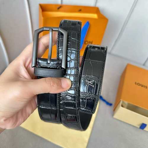 L0Uis Vuitt0N 今季新品 男士原單腰帶 寬度35毫米 经典双面牛皮压鳄鱼纹 搭配低调针扣五金 尾部饰有品牌Logo配件相呼应 适合沉稳低调的男神使用