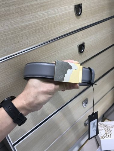 配送专柜包装 打孔针 专柜同款、实拍专柜官网，尺寸:宽35Mm，原版立体半脸间色美人头扣 ，极富设计美感 ，双面采用进口原版小牛皮压花，彰显个性，清晰美观，皮质