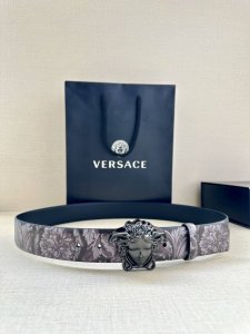 特 宽度3.8Cm Versace 皮带，配有立体La Medusa双面搭扣，一面饰有Barroco印花。 La Medusa搭扣 腰带环 底面料：100%牛皮