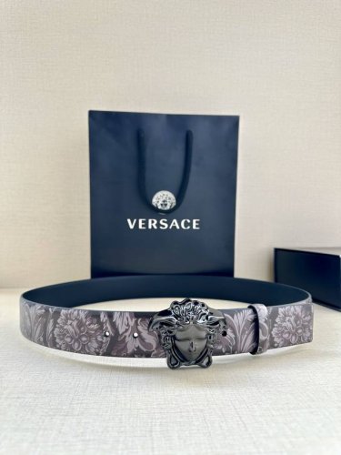 特 宽度3.8Cm Versace 皮带，配有立体La Medusa双面搭扣，一面饰有Barroco印花。 La Medusa搭扣 腰带环 底面料：100%牛皮