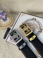 品名：Versace.范思哲 材质：原单牛皮腰带 百分百头层牛皮腰带保证真皮，24K纯钢扣，专柜原单品质、做工精细，时尚大牌，送人自用首选 包装