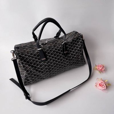 G0Yard 戈雅 成立于1853年，已超过150年的历史，Goyard 高雅旅行包，便携随身携带，轻便 耐磨材质，标志性的细节处理也彰显了品牌历史，160年来