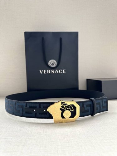 特 宽度3.8cm VERSACE 织物腰带，饰有提花Greca图案，配有La Medusa搭扣。 La Medusa五金配件 搭扣闭合 面料：100%锦纶 里