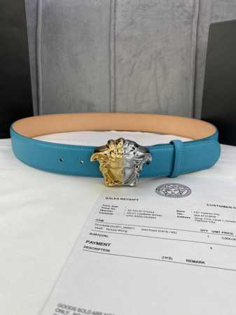 宽度4.0Cm Versace 范思哲 此款柔软的皮带饰有金、银双色3D美杜莎腰带扣，可搭配正装或休闲牛仔装。 - 点击图像关闭