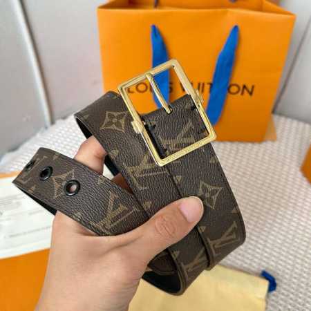 原版包裝 L0Uis Vuitt0N 今季新品 驢家男士原單腰帶 寬度35毫米 定制帆布面料進口頭層小牛皮做底 搭配全新開模針扣 皮帶穿孔飾有五金 經久耐用 百 - 点击图像关闭