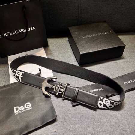 Dolce&Gabbana 全新软质小牛皮腰带，缀以个性化徽标搭扣。小牛皮腰带，搭配徽标装饰搭扣: 腰带宽度：40 Mm 镀钌金属搭扣 意大利制造 带面:牛皮革 - 点击图像关闭