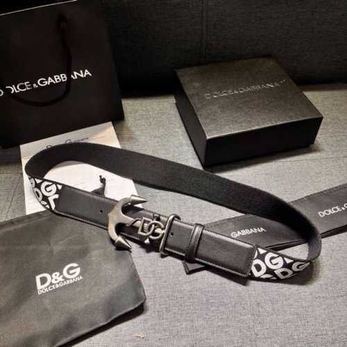 Dolce&Gabbana 全新软质小牛皮腰带，缀以个性化徽标搭扣。小牛皮腰带，搭配徽标装饰搭扣: 腰带宽度：40 Mm 镀钌金属搭扣 意大利制造 带面:牛皮革