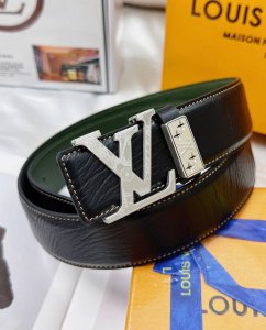 皮带：Lv..路易..威登顶级复刻. 腰带：原单品质百分百头层牛皮，保证真皮。雕花镂空工艺.真空电镀.永不掉色.24K纯钢扣头层小牛皮荔枝纹双面两用专柜同等质量