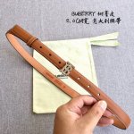 品牌:博柏利 价格:特 尺寸:带宽20Mm 正品尺寸 五金材质:专柜精品扣，真空电镀，工艺精细 带身材质:天然头层牛皮，质感十足，手感柔软。时尚个性，经典百搭！
