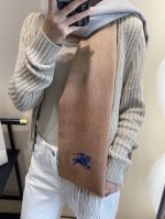 家属福利来了！！巴宝莉高端重磅男士围巾！ 怒赞推荐，激动~！！下手绝对要快，同步专柜，最高端的男士款~工艺难度大，超级无敌软糯 渐变效果围巾！我们这个价格P真的