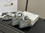 配盒 迪奥Lady漆皮 横版戴妃包 2025Dior款新包型 两根包带 我喜欢短的那根～ 一只很“我”的包爱了 尺寸:22Cm 16Cm
