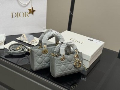 配盒 迪奥Lady漆皮 横版戴妃包 2025Dior款新包型 两根包带 我喜欢短的那根～ 一只很“我”的包爱了 尺寸:22Cm 16Cm