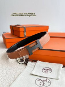 Constance 精品五金 搭配进口Togo皮 金棕 宽度32Mm 以其精湛工艺高品质材料和经典设计备受推崇 是男士腰带顶级选择 简约大气 适合商务和休闲场合