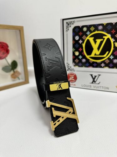 品名：Lv..路易..威登 材质：原单牛皮腰带 百分百头层牛皮腰带保证真皮，24K纯钢扣，专柜原单品质、做工精细，时尚大牌，送人自用首选 包装： 请认准如图专柜