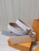 特 3.0杏白布当季新款，3.0Mm路易威登与日本艺术家村上隆联袂打造L Lv D-Ring 双面腰 带，以Monogram Multicolor 帆布展现艺术