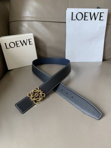 实物拍摄，高端质量批 配全套包装品牌：罗意威海外原单扣头材质：精品实心铜扣带身材质正面：38Mm宽度采用双面进口原版皮腰带，真空电镀五金扣头实物拍摄 一等一好质