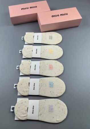 特 Miumiu 缪缪缪缪新品女款隐形袜子 一盒五双 提花经典标志，纯棉材质，超舒适超美腻大牌出街，潮人必备超好搭 - 点击图像关闭