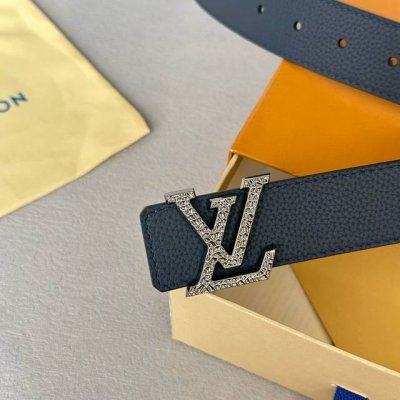 原版包裝 L0Uis Vuitt0N 驢家原單腰帶 寬度35毫米 腰帶採用一面荔枝紋Togo皮內襯一面進口小牛皮底 搭配新款雕花五金 可雙面佩戴 經久耐用 時尚