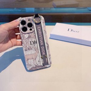 今日新款.Dior腕带款手机壳，迪奥森林物语 直边相框 全包磨砂软壳 型号：为了不出现报错型号，请打开本机查看手机设置显示的型号 Iphone16系列更新 Ip