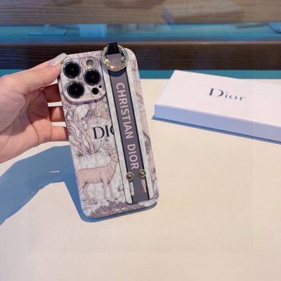 今日新款.Dior腕带款手机壳，迪奥森林物语 直边相框 全包磨砂软壳 型号：为了不出现报错型号，请打开本机查看手机设置显示的型号 Iphone16系列更新 Ip