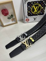 品名：Lv..路易..威登 材质：原单牛皮腰带 百分百头层牛皮腰带保证真皮，24K纯钢扣，专柜原单品质、做工精细，时尚大牌，送人自用首选 包装： 请认准如图专柜