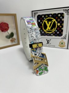 品名：Lv..路易..威登 材质：原单牛皮腰带 百分百头层牛皮腰带保证真皮，24K纯钢扣，专柜原单品质、做工精细，时尚大牌，送人自用首选 包装： 请认准如图专柜