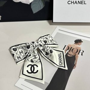 特 配专柜包装 Chanel 香奈儿 最新蝴蝶结中古发夹# 信我！人手必备的单品 这件必须买 洋气神仙颜值 小仙女要收了它，谁戴谁好看～