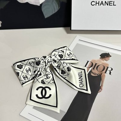特 配专柜包装 Chanel 香奈儿 最新蝴蝶结中古发夹# 信我！人手必备的单品 这件必须买 洋气神仙颜值 小仙女要收了它，谁戴谁好看～