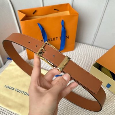特 片裝1 寬度：35Mm 驢家Ss春夏新品腰帶系列 寬度3.5Cm 意大利原廠皮料 搭配精緻菱形介子 針扣設計五金 全方位精打細磨 精密度厚金電鍍 效果很贊的