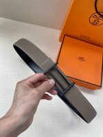 特P180 宽度:3.8 法国制造 & 单面荔枝腰带。耐用轻盈，Sprint腰带可与Tonight Color带扣精巧配搭，打造休闲运动风范