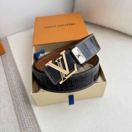 品名： Lv..路易..威登腰带皮带原单P230 型号：挂扣，经典纯钢材质镶钻挂扣，头层牛皮，图片实物拍摄 材料：头层牛皮，挂扣系列，纯钢材质扣头，钯镀电镀工艺 - 点击图像关闭
