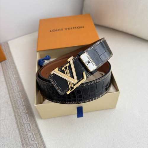 品名： Lv..路易..威登腰带皮带原单P230 型号：挂扣，经典纯钢材质镶钻挂扣，头层牛皮，图片实物拍摄 材料：头层牛皮，挂扣系列，纯钢材质扣头，钯镀电镀工艺