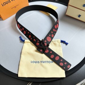 配原版包裝 L0Uis Vuitt0N 專櫃最新升級版本 寬度40Mm 原廠荔枝紋面絲印圖案效果 進口柔軟小牛皮底 搭配雙層字面間色搭扣 百搭易襯！