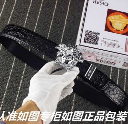 品名：范思哲.Ver Sace鳄鱼纹 型号：认准如图专柜包装，赠送打孔器 材料：百分百头层牛皮保证真皮。鳄鱼纹路美人头，24K钢扣，镶钻工艺专柜同等质量， 送人