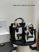 折叠盒 Size:26×25大号 20×19小号 Celine 赛琳经典Micro笑脸包 赛琳的Luggage系列手提包 也就是我们俗称的笑脸包， 绝对是Cel