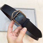 巴、利经系列新品腰带，采用小牛皮材质，完美搭配手工车线，经典配色，可搭配商务西装或更为休闲的造型 双面原版皮 上蜡小牛皮腰带，搭配小牛皮内衬