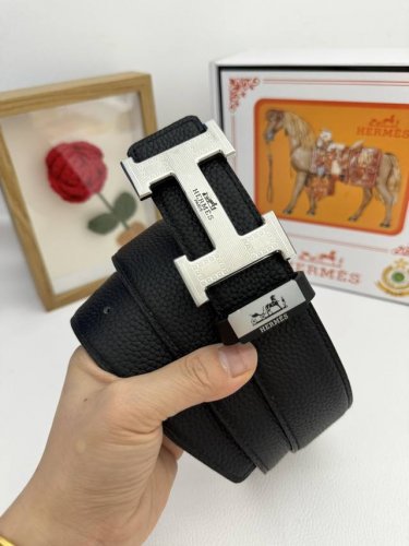品名：爱马仕.Hermès 原单 材质：原单牛皮腰带 百分百头层牛皮腰带保证真皮，24K纯钢扣，专柜原单品质、做工精细，时尚大牌，送人自用首选 包装： 请认准如