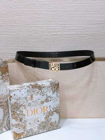 Dior Miss Dior Graffiti 图案腰带 25毫米光滑牛皮 金色饰面 Miss Dior Grafiti 图案腰带扣 内侧饰以 Christia - 点击图像关闭