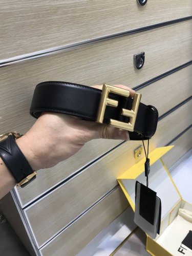 特P210 配送专柜包装 打孔针 新款 Fd 宽40Mm F标志造型皮带，支持Nfc 字母Ff扣搭配标志性F戒子，原版进口小牛皮制成，镀金表面金属制品，原版细节
