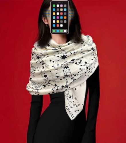 新款2025 香奈儿 星星涂鸦 官网同步 双面同色 经典设计优雅风 ~气质到骨子里 香奶奶新一季的面料超高级，真心超级柔软，丝丝顺滑 韧性很强 不容易被轻易勾丝